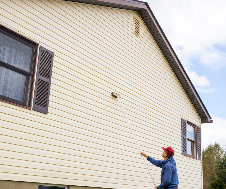Expert Tips for Maintaining Vinyl Siding in Fort Myers, FL: Advice from Local Contractors